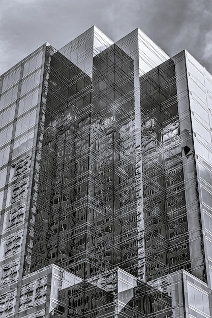 Foto vista de ángulo bajo de un edificio moderno en la ciudad