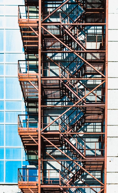 Foto vista de ángulo bajo de un edificio moderno