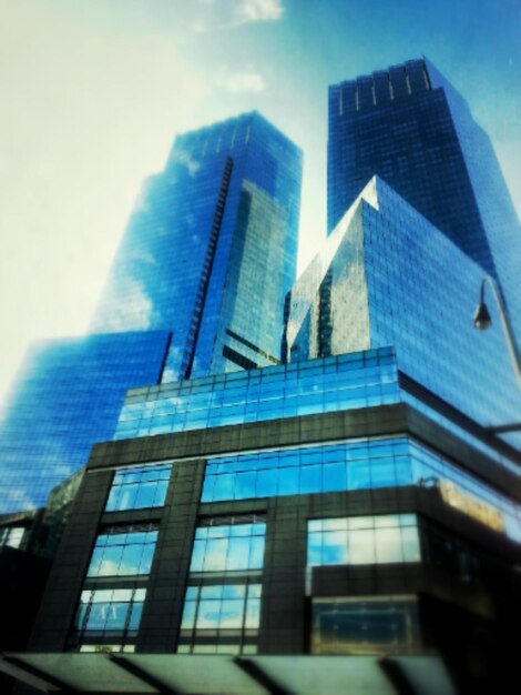 Foto vista de ángulo bajo de un edificio moderno