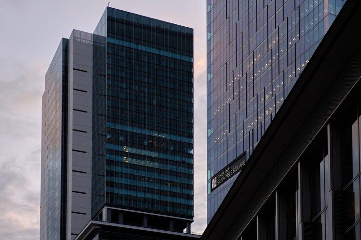 Foto vista de ángulo bajo de un edificio moderno