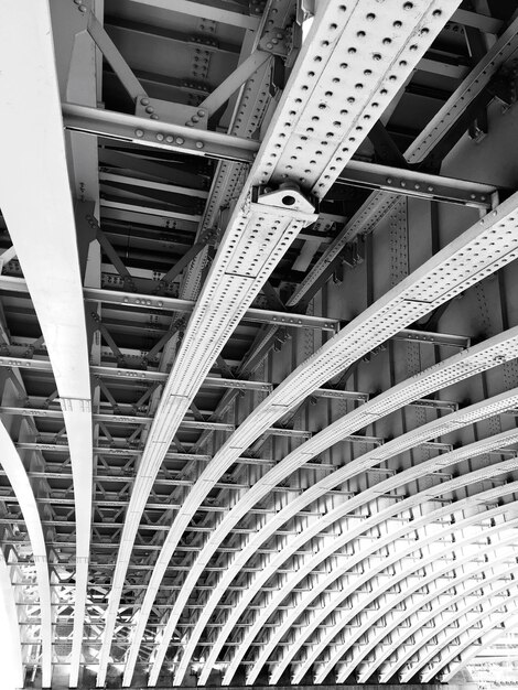 Foto vista de ángulo bajo de un edificio moderno