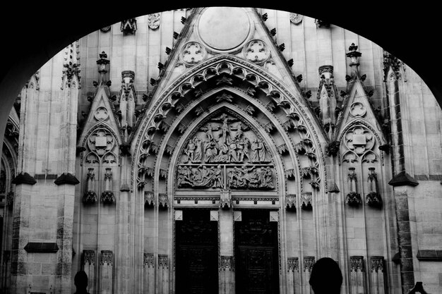 Foto vista de ángulo bajo de un edificio ornamentado