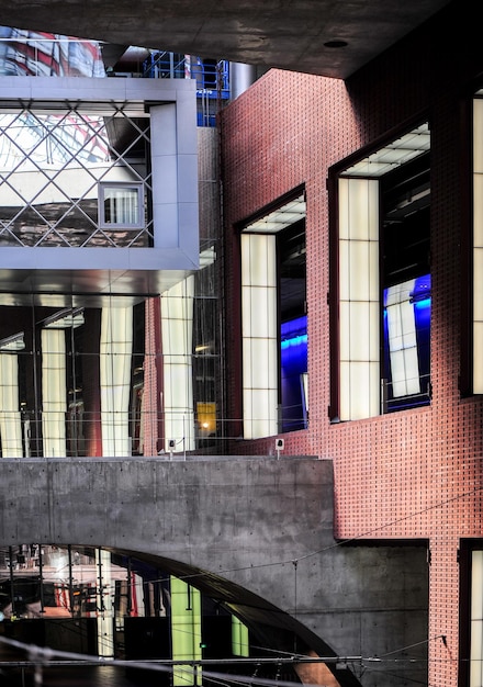 Foto vista en bajo ángulo de los edificios de la ciudad