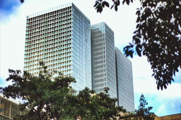 Foto vista en bajo ángulo de edificios de oficinas