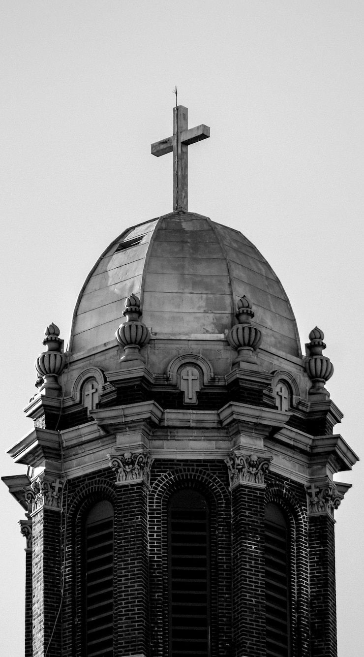 Foto vista de bajo ángulo de la estatua contra un cielo despejado