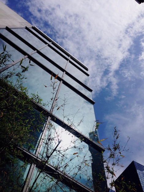 Foto vista de ángulo bajo de la estructura construida contra el cielo