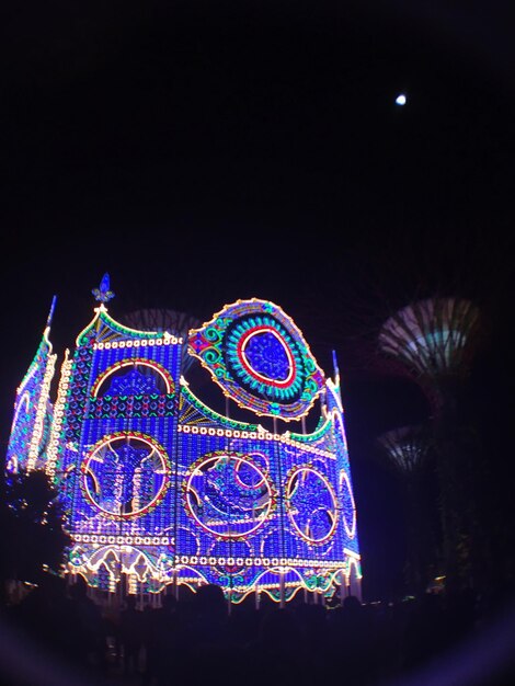 Foto vista de ángulo bajo de la exhibición de fuegos artificiales