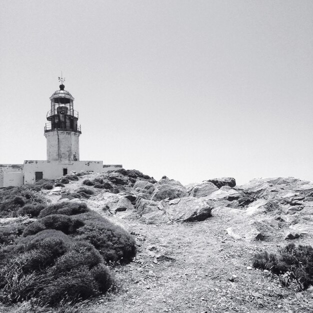 Foto vista de ángulo bajo del faro contra un cielo despejado