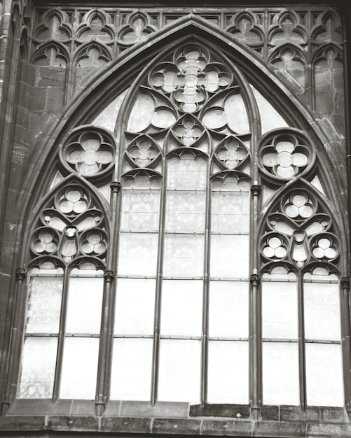 Vista de ángulo bajo de la iglesia