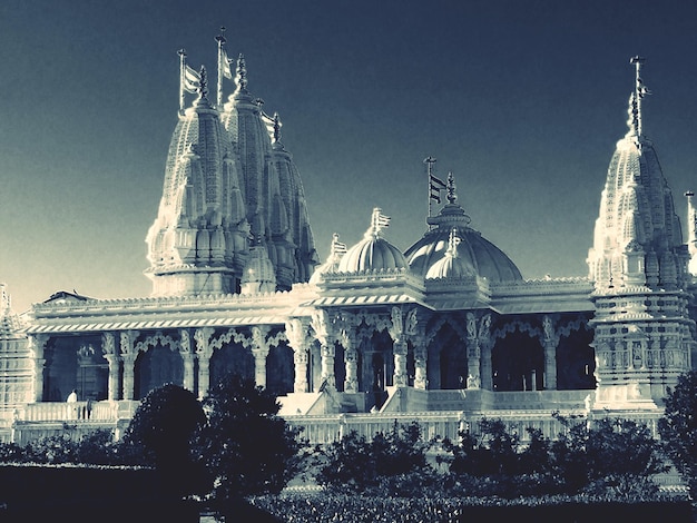 Vista de ángulo bajo de la iglesia