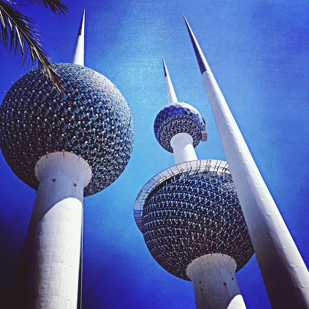 Foto vista en bajo ángulo de las torres de kuwait