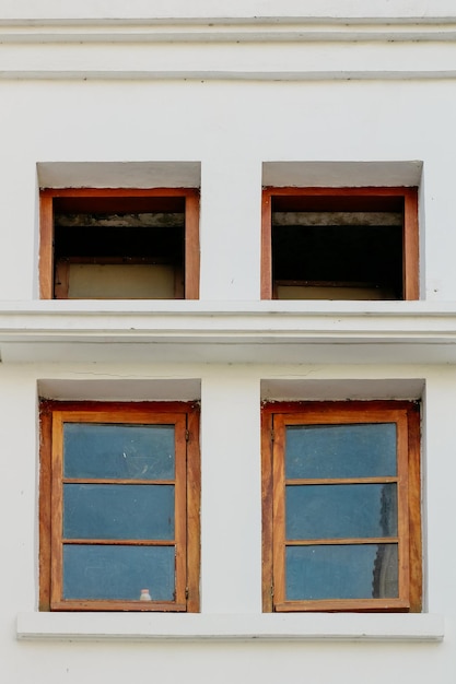 Foto vista desde un ángulo bajo de la ventana de la casa