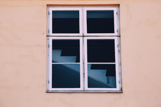 Vista de ángulo bajo de la ventana