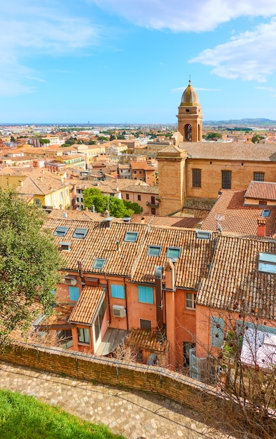 Vista de una antigua ciudad italiana, Santarcangelo di Romagna, Emilia-Romagna, Italia