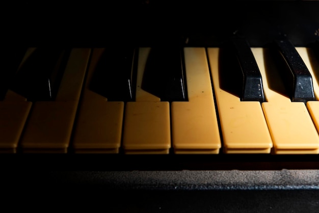 Vista aproximada de um teclado de piano eletrônico