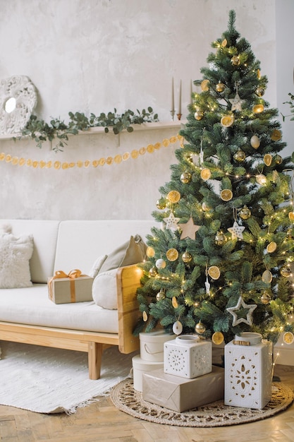 Vista del árbol de Navidad en casa