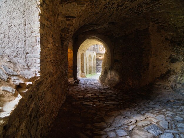 Vista del arco en la cueva