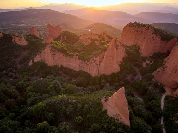 Vista Arial del Parque Natural Las Médulas, antiguas minas de oro romanas, León, España