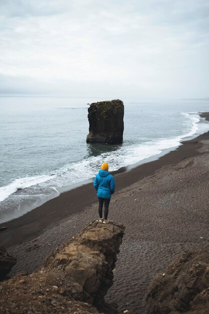 Vista de Arnarstapi en la costa sur de la península de Snæfellsnes, Islandia