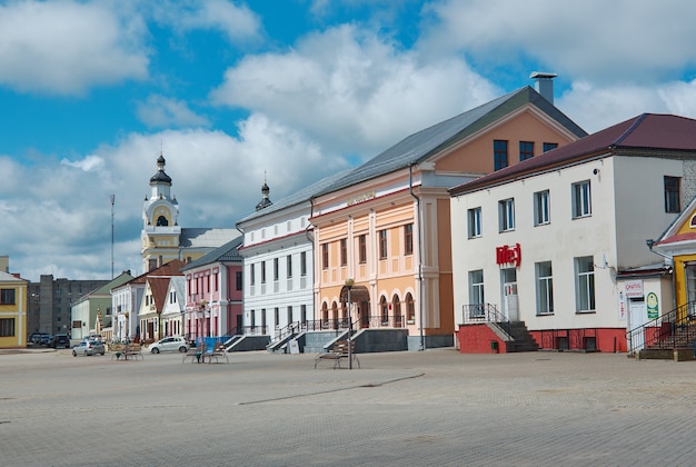 Vista de la arquitectura antigua en Novogrudok, Bielorrusia, 6 de julio de 2017