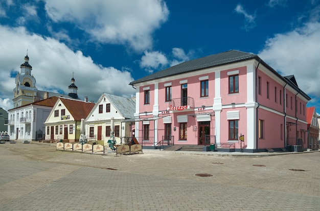 Vista de la arquitectura antigua en Novogrudok, Bielorrusia, 6 de julio de 2017