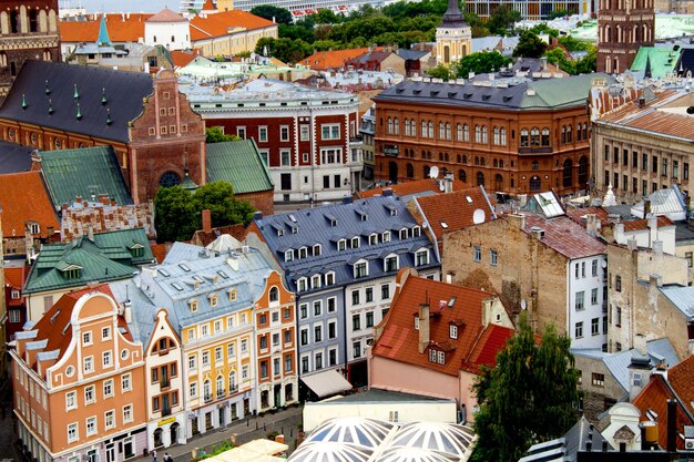 Vista desde arriba a Riga en el día de verano