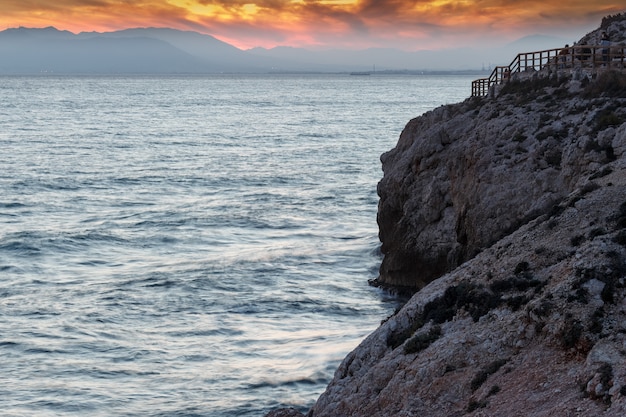 Vista del atardecer en la bahía de Málaga