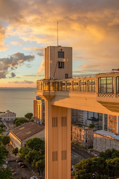 Vista del atardecer en el Elevador Lacerda en Salvador Bahia Brasil.