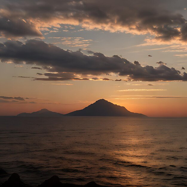 Foto una vista del atardecer de una montaña y el océano