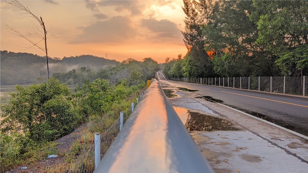 Vista del atardecer en el puente sei ladi batam indonesia