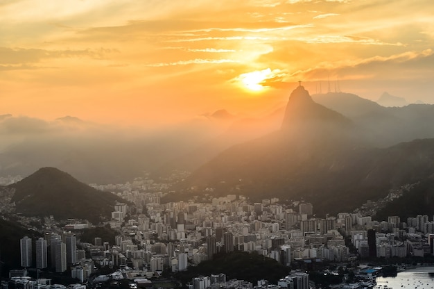 Vista del atardecer de Río de Janairo, Brasil