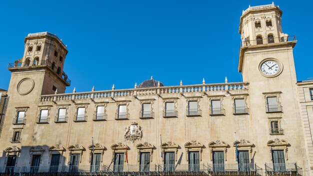 Foto vista del ayuntamiento de alicante españa