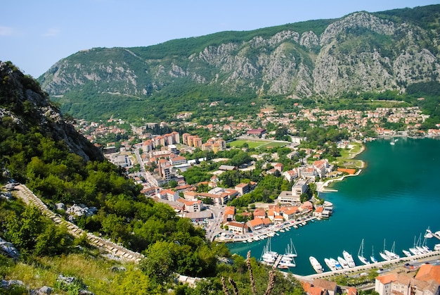 Vista de la bahía desde la fortaleza de Kotor