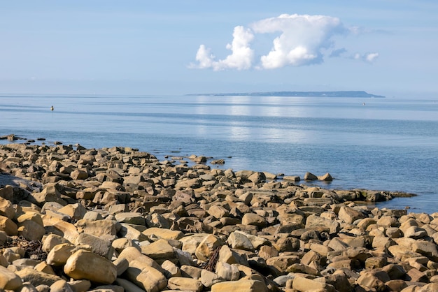 Vista de la bahía de Kimmeridge en la isla de Purbeck en Dorset