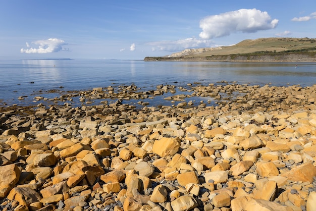 Vista de la bahía de Kimmeridge en la isla de Purbeck en Dorset