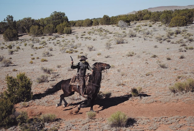 Vista del bandido a caballo