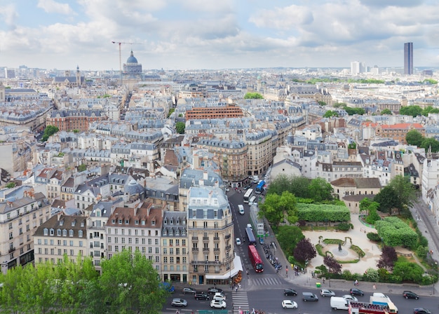 Vista del Barrio Latino de la ciudad de París desde arriba, Francia