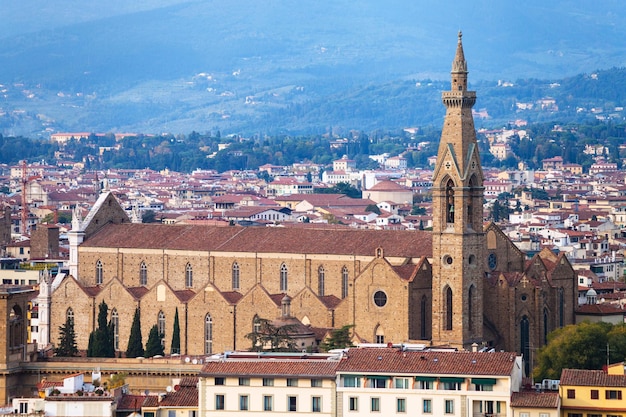 Vista de la basílica de Santa Croce en la noche de otoño