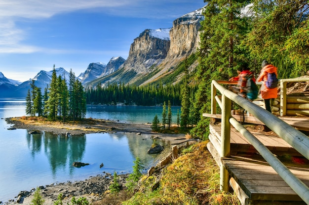 Vista, bonito, espírito, ilha, em, Maligne, lago, jasper parque nacional, alberta, canadá