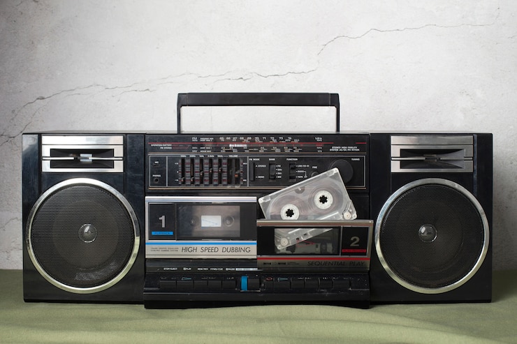 Foto vista de boombox vintage con casette