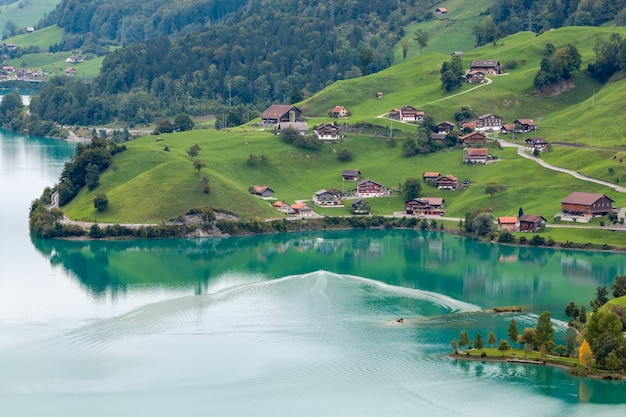 Foto vista de brienz en la región del oberland bernés de suiza