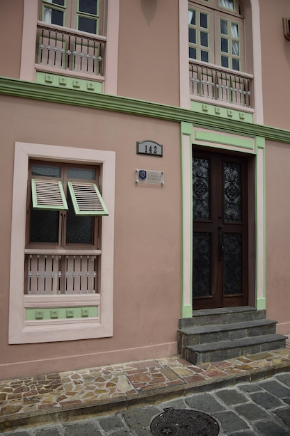 Vista de la calle en el barrio histórico de Las Peñas en Guayaquil