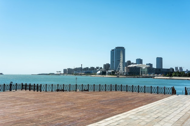 Vista de la calle de la costa de la ciudad de Qingdao