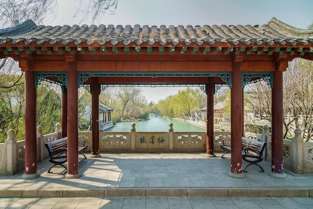 Vista de la calle del paisaje del jardín chino de Jinan