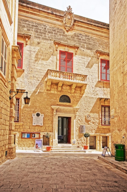 Vista de la calle del Palacio de Piro en Mdina, Malta