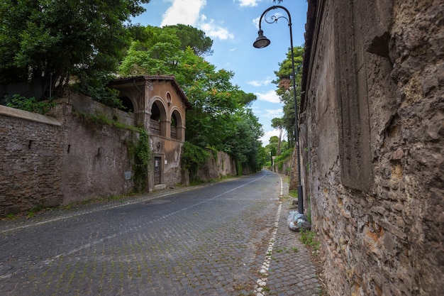 Vista de la calle vacía San Sebastiano