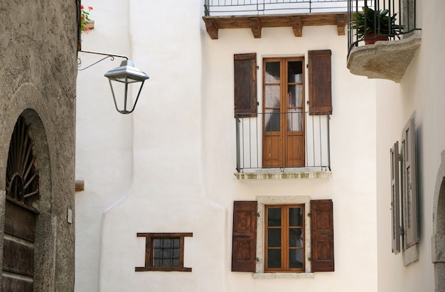 Una vista de una calle de Verona en Italia