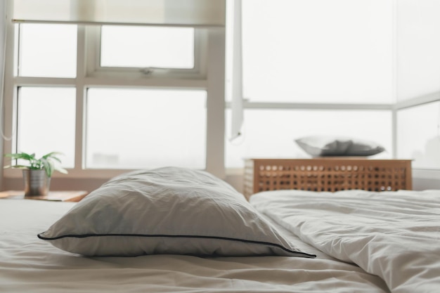 Vista de la cama en el dormitorio