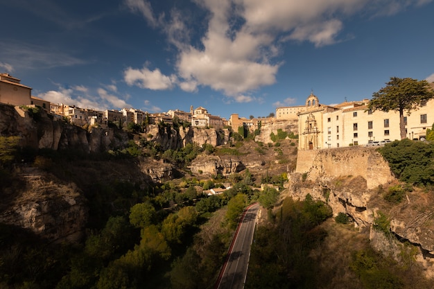 Vista desde la capital de Cuenca en la región de Castilla-La Mancha en España.