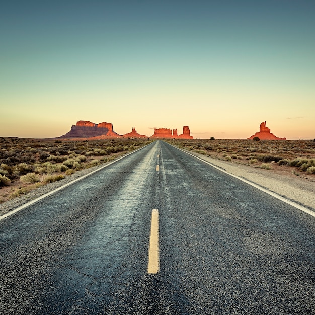 Vista de la carretera a Monument Valley, Estados Unidos